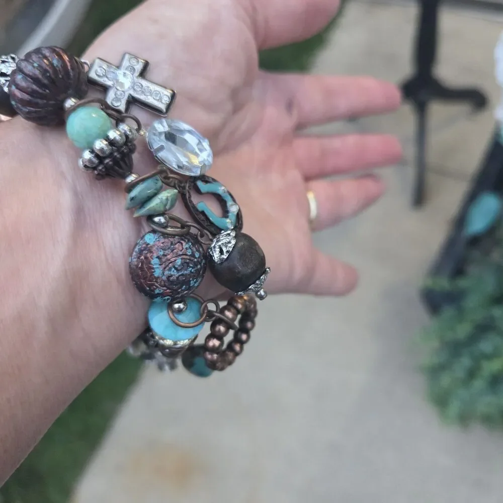 VTG Western Chunky Stretch Bracelet Turquoise Blue Beads Charms Horseshoe Cross